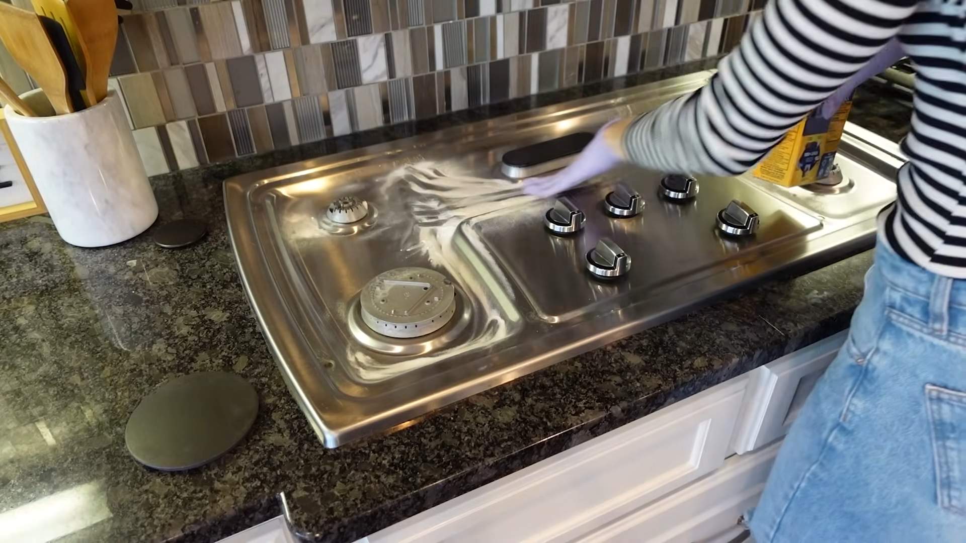 Dawn and Baking Soda Cleaning